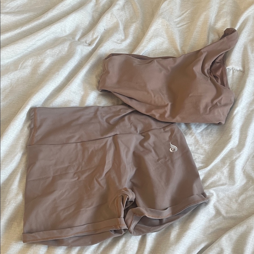 Ryderwear Women's High-Rise Bike Shorts in Mauve Brown